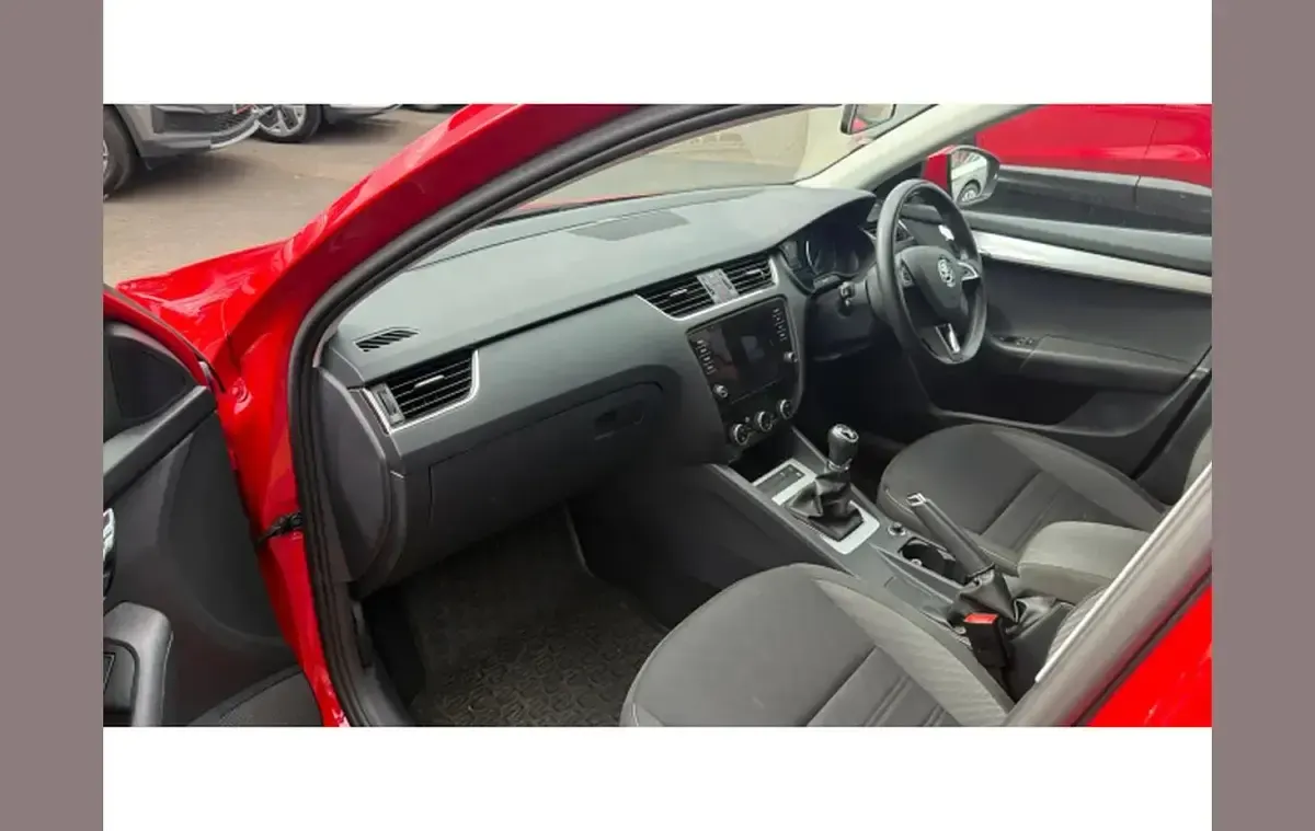 Used Skoda Octavia SE 147 HP (108 kW) 2018 Red Estate