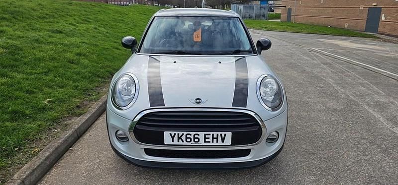 Używany Mini Cooper D Hatch 2016 Srebrny Hatchback
