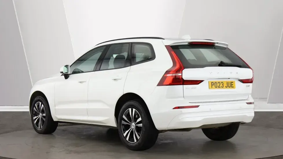 Used Volvo XC60 Core 250 HP (183 kW) 2023 White SUV