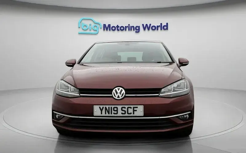 Begagnad VW Golf VII Match 116 HK (85 kW) 2019 Röd Halvkombi