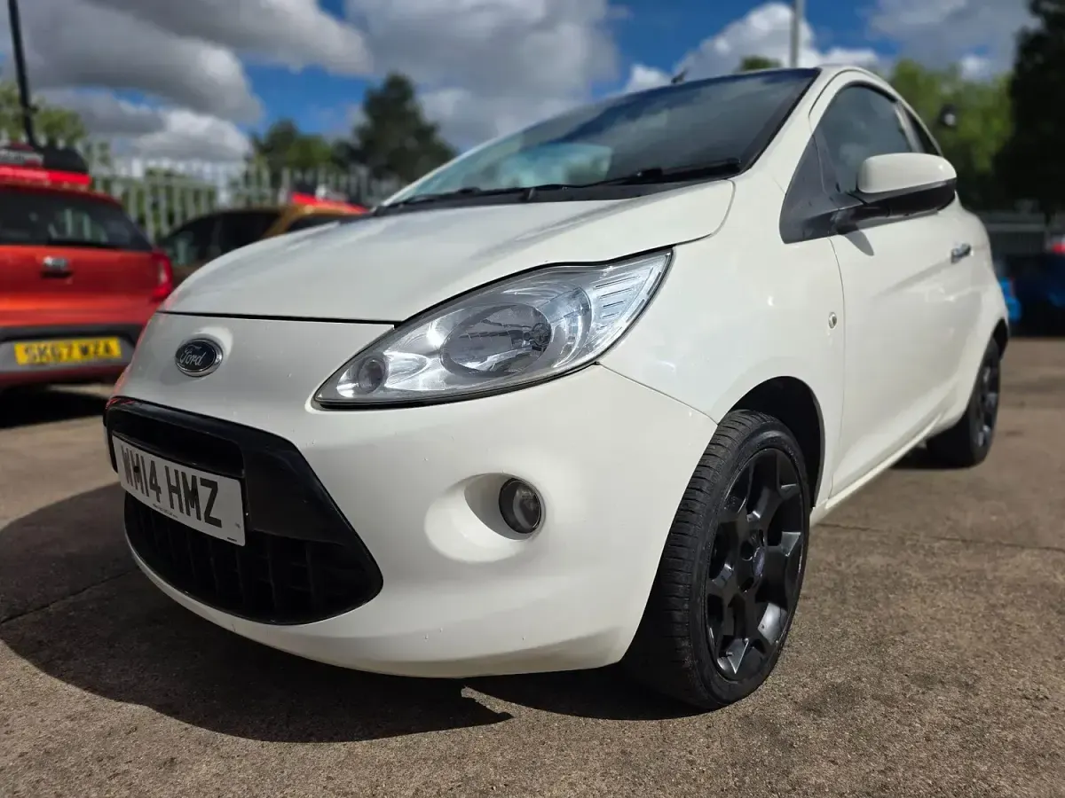 Used Ford Ka Metall 69 HP (50 kW) 2014 White Hatchback