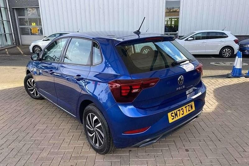 Used VW Polo Life 95 HP (69 kW) 2024 Blue Hatchback