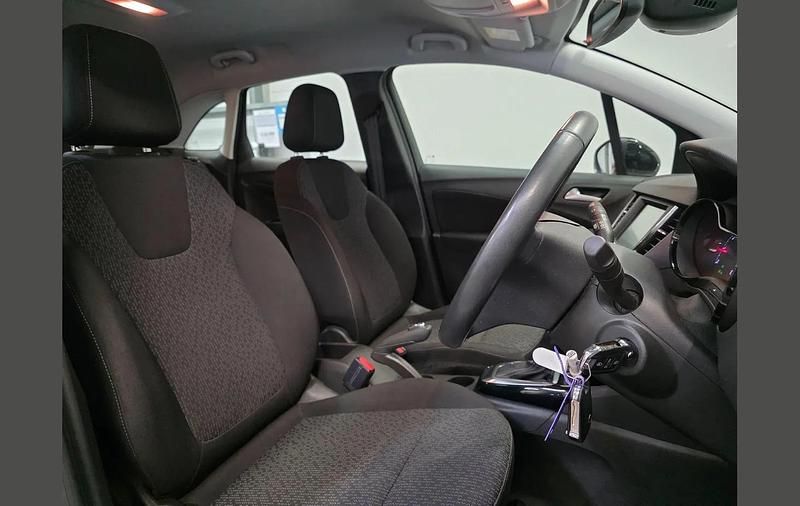 Used Vauxhall Crossland Design Edition 130 HP (95 kW) 2023 White SUV