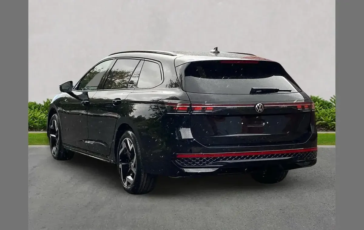 New VW Passat R-line 147 HP (108 kW) 2025 Other Estate