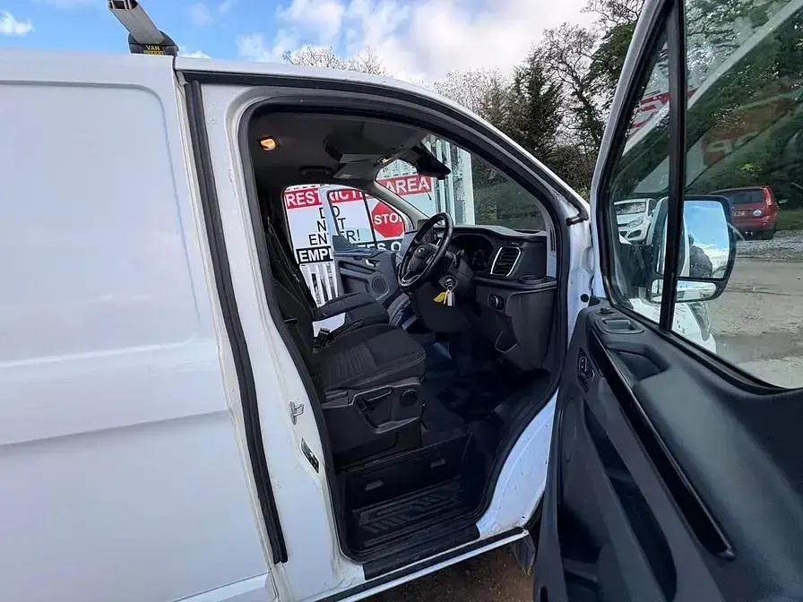 Używany Ford Transit Custom Limited 130 KM (95 kW) 2021 Biały Van