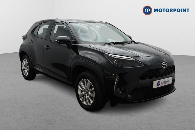 Black Used 2024 Toyota Yaris Hybrid Estate | £21,649 (Good price) - Image 1/4