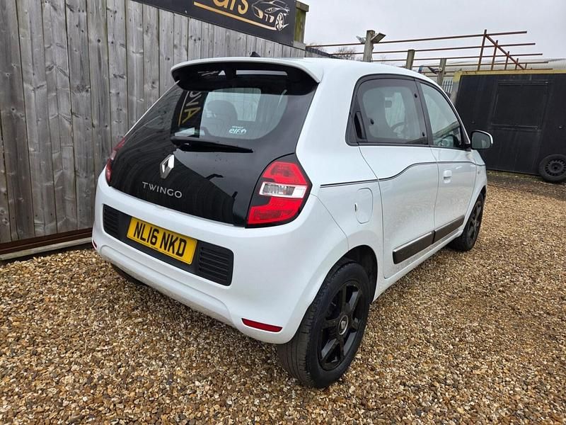 Used Renault Twingo Dynamique 70 HP (51 kW) 2016 White Hatchback