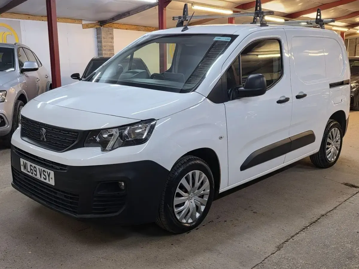 Used Peugeot Partner 2019 White MPV