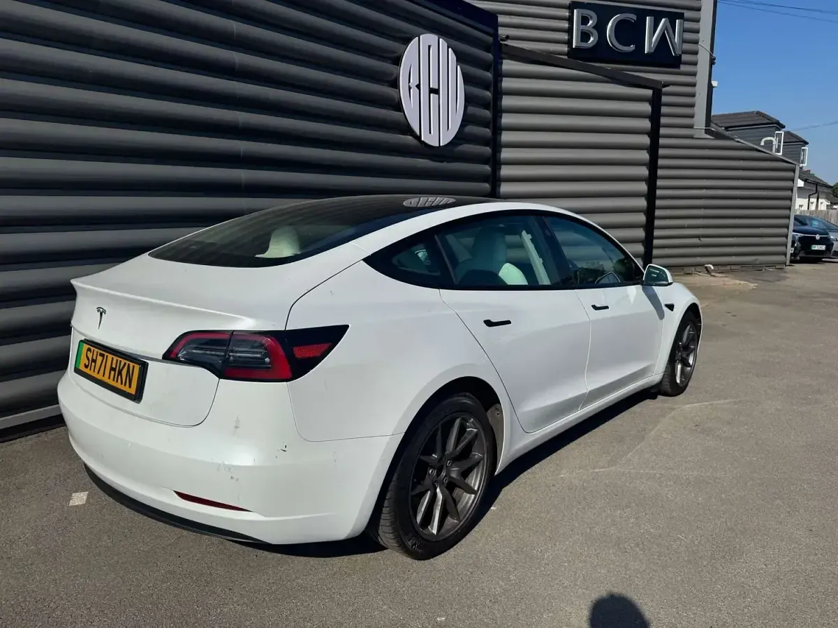 Used Tesla Model 3 Standard Range 366 kW (498 HP) 2021 White Sedan