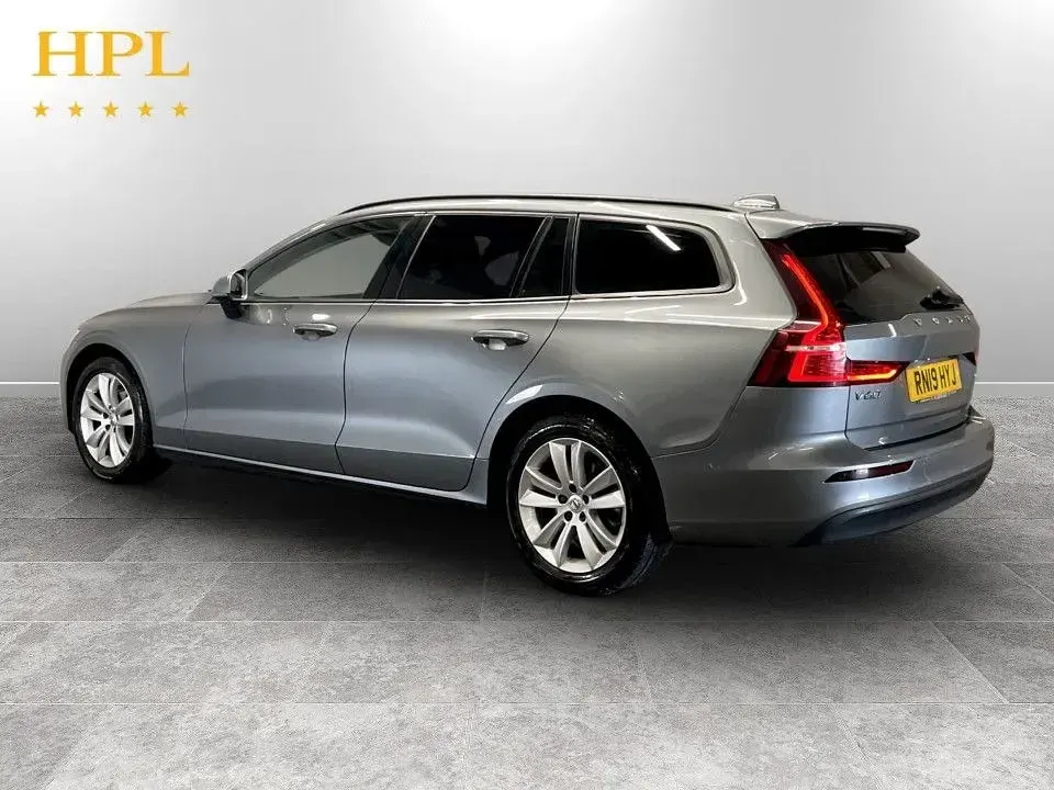 Usado Volvo V60 Momentum 150 HP (110 kW) 2019 Cinzento Carrinha