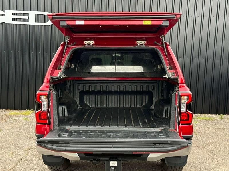 Used Ford Ranger Platinum 237 HP (174 kW) 2023 Red Pickup