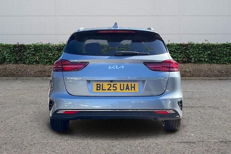 Used Kia Ceed 138 HP (101 kW) 2025 Silver Hatchback