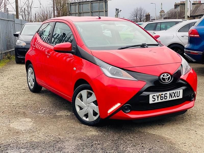 Used Toyota Aygo X-play 69 HP (50 kW) 2017 Red Hatchback