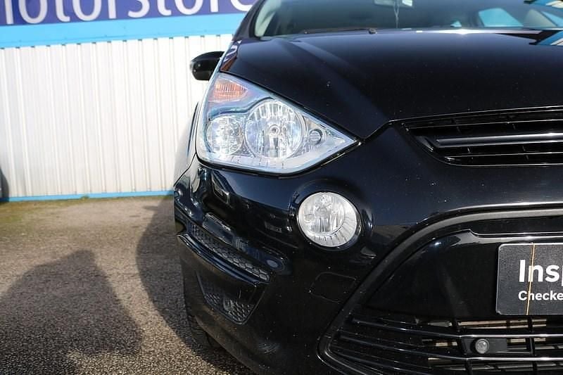 Used Ford S-MAX Zetec 140 HP (102 kW) 2015 Black MPV