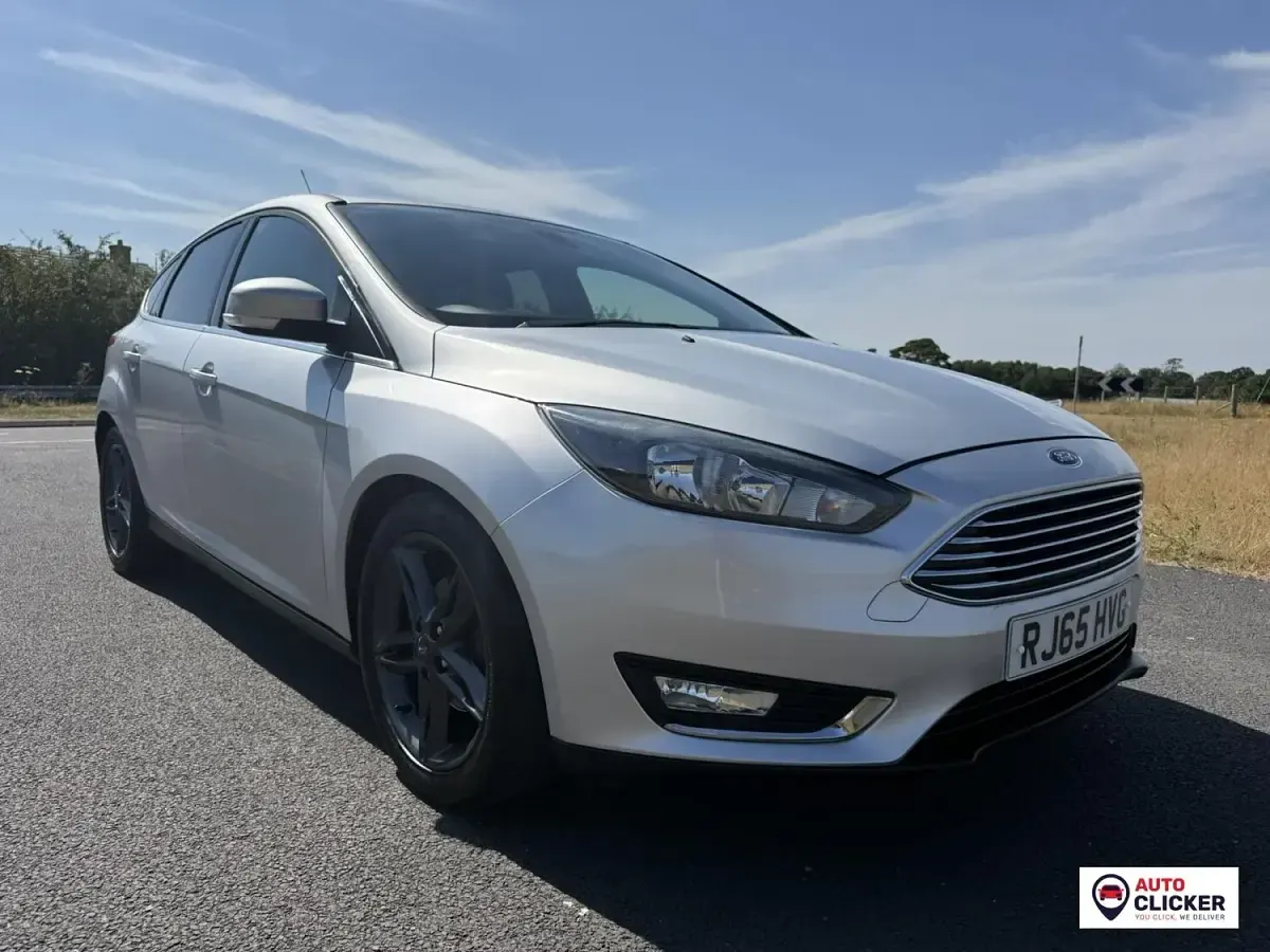 Used Ford Focus Zetec 125 HP (91 kW) 2015 Silver Hatchback