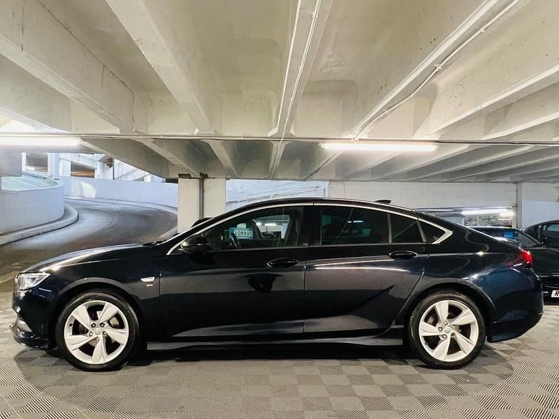 Second-hand Vauxhall Insignia SRi 2018 Albastru Hatchback