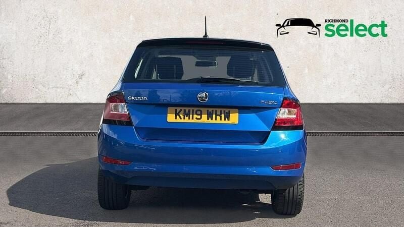 Used Skoda Fabia Colour Edition 75 HP (55 kW) 2019 Blue Hatchback