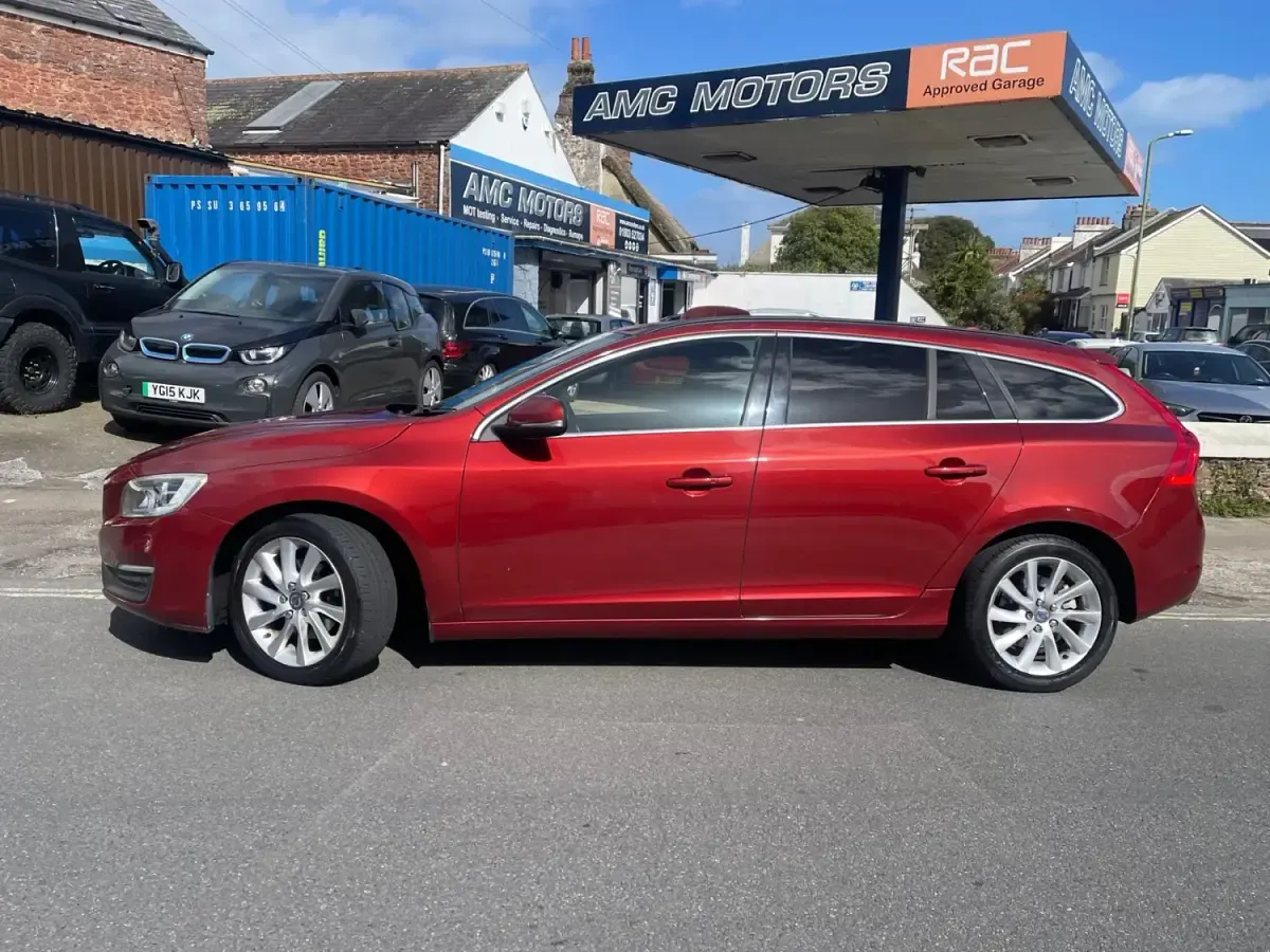 Usado Volvo V60 SE 2015 Rojo Familiar