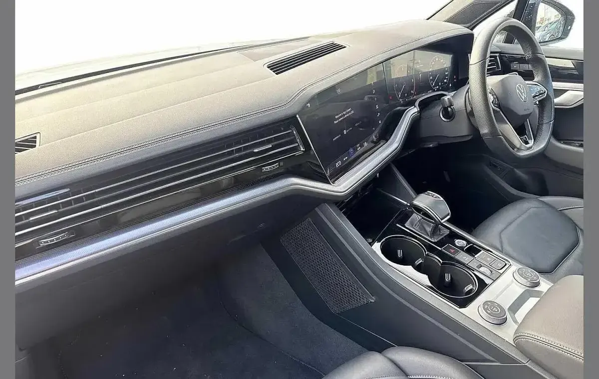 Używany VW Touareg Black Edition 286 KM (210 kW) 2023 Biały SUV