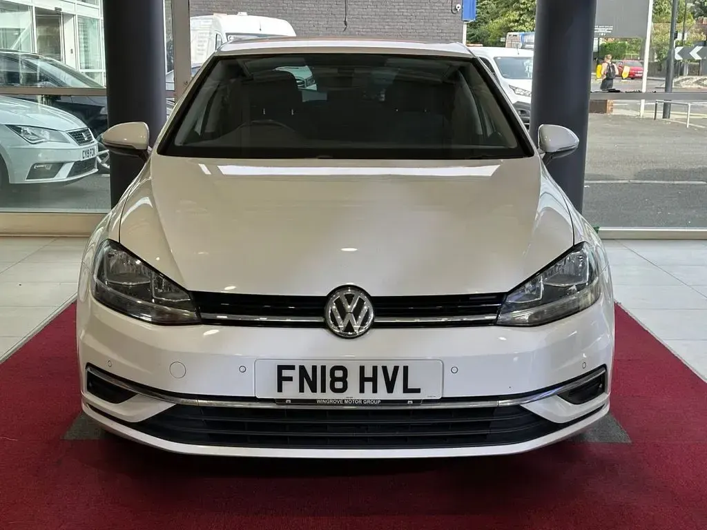 Used VW Golf VII SE 125 HP (91 kW) 2018 White Hatchback