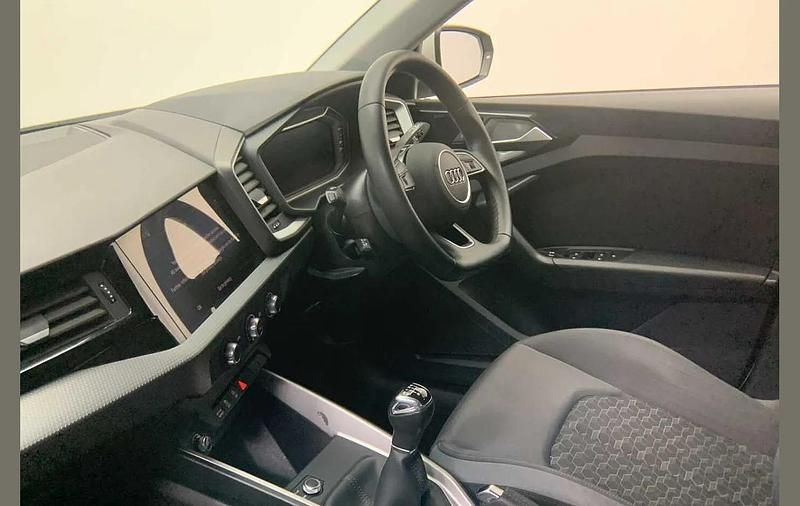 Used Audi A1 Sport 108 HP (79 kW) 2023 Silver SUV