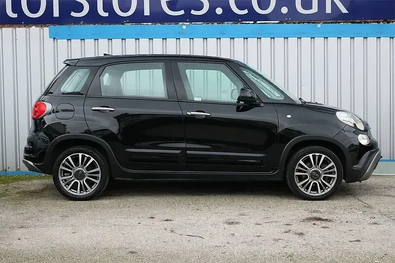 Used Fiat 500L Cross 95 HP (69 kW) 2019 Black MPV
