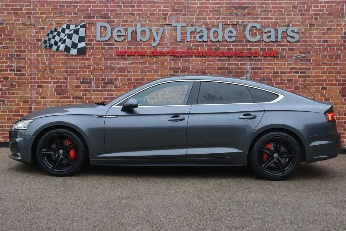 Usado Audi A5 Sportback S-Line 190 CV (139 kW) 2018 Gris Utilitario