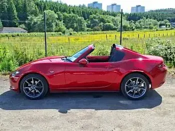 Used Mazda MX5 Inclusive 160 HP (117 kW) 2017 Red Cabriolet