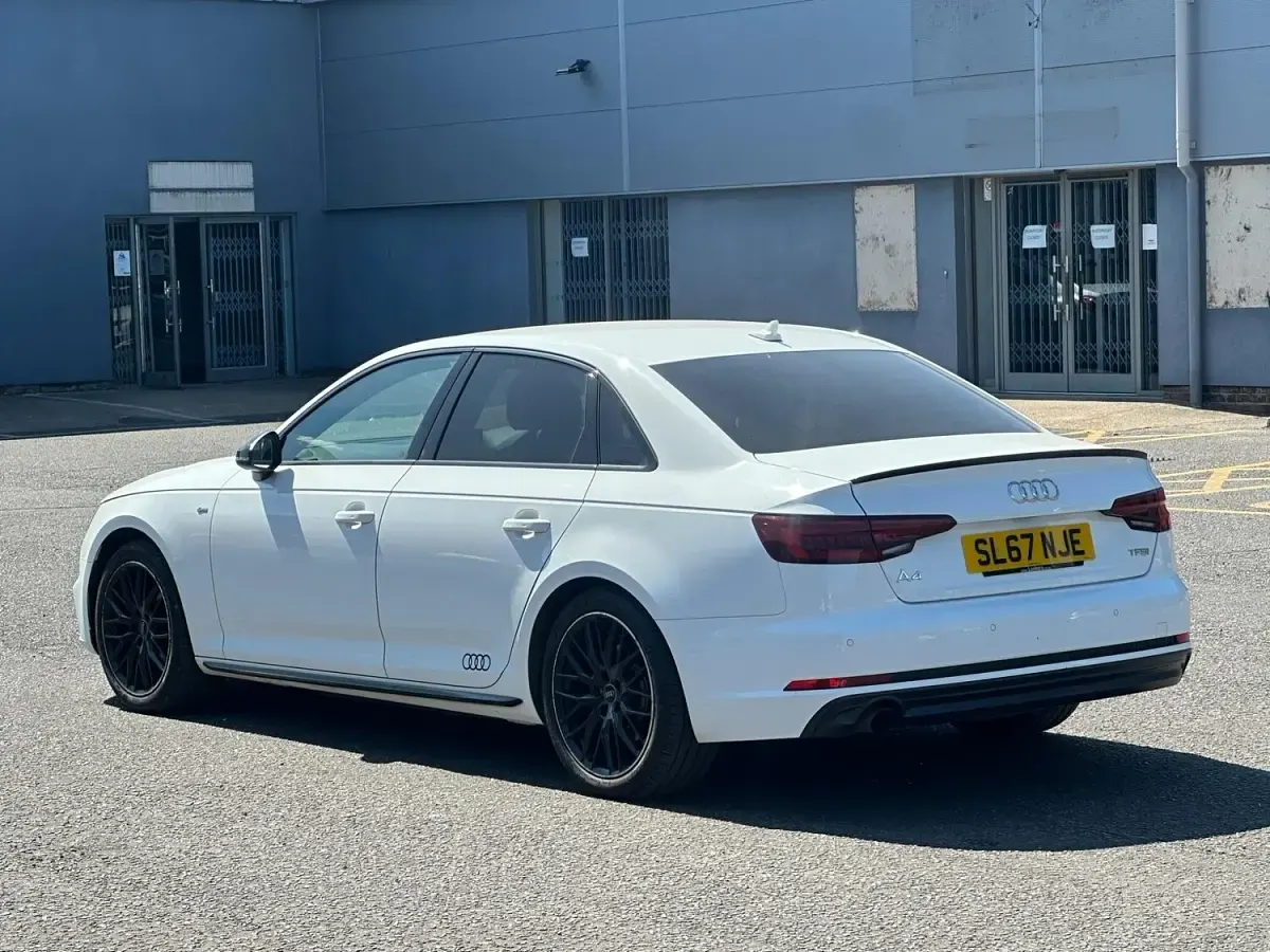 Used Audi A4 Black Edition 150 HP (110 kW) 2017 White Sedan