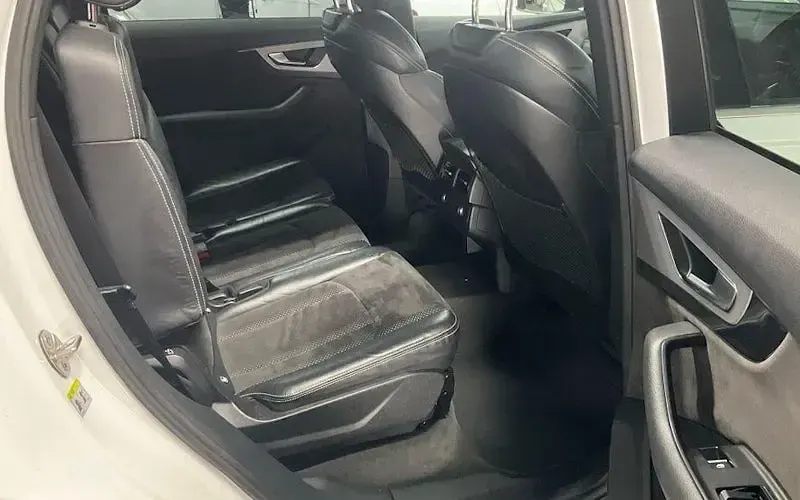 Used Audi Q7 S-Line 231 HP (169 kW) 2019 White SUV