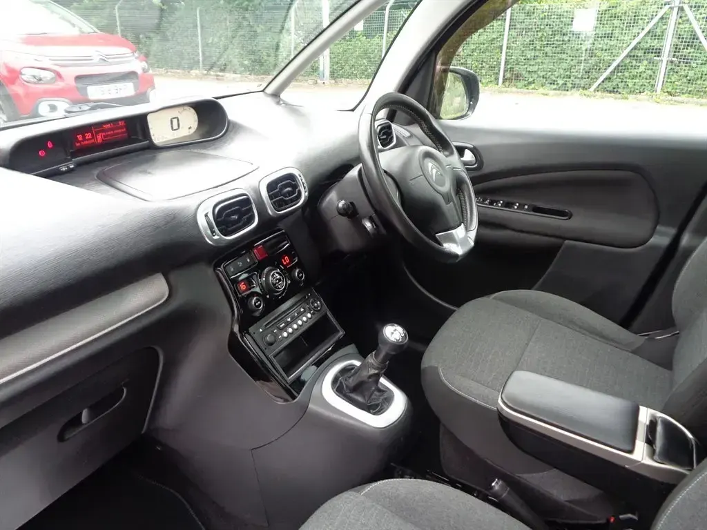 Usado Citroën C3 Picasso Platinum 98 CV (72 kW) 2016 Gris Monovolumen