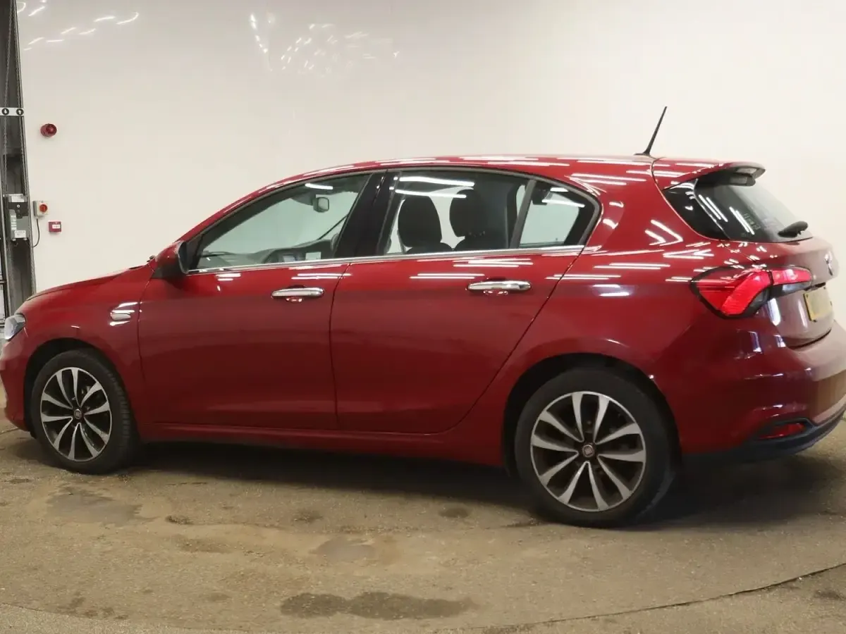 Used Fiat Tipo Easy Plus 120 HP (88 kW) 2016 Black Estate