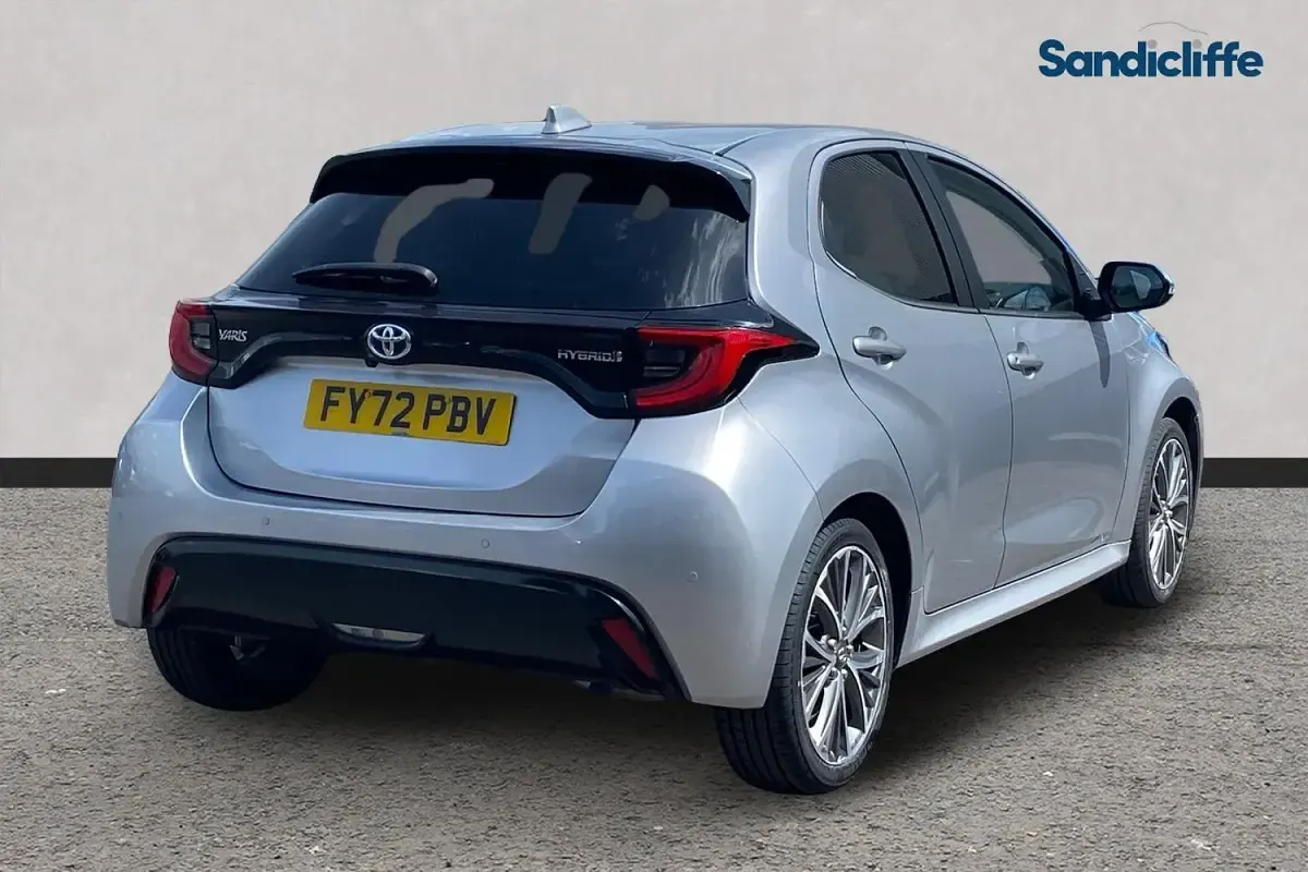 Used Toyota Yaris Hybrid 116 HP (85 kW) 2024 Silver Hatchback