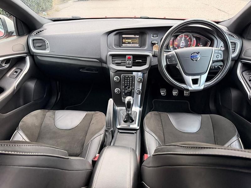 Usado Volvo V40 R-Design 2015 Vermelho Citadino