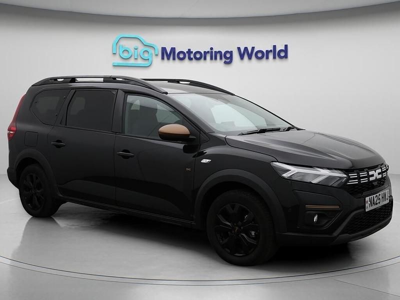 Black Used 2025 Dacia Jogger Extreme MPV | £21,674 (Fair price) - Image 1/4