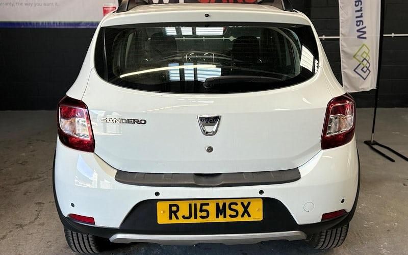 Used Dacia Sandero Lauréate 90 HP (66 kW) 2015 White Hatchback