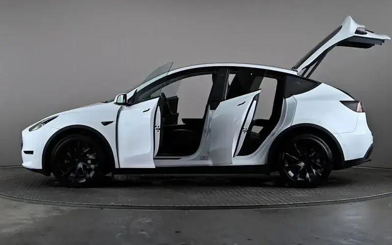 Used Tesla Model Y Long Range AWD 378 kW (514 HP) 2022 White SUV