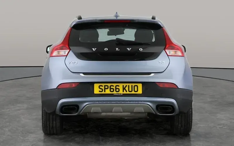 Used Volvo V40 Pro 152 HP (111 kW) 2016 Blue Hatchback