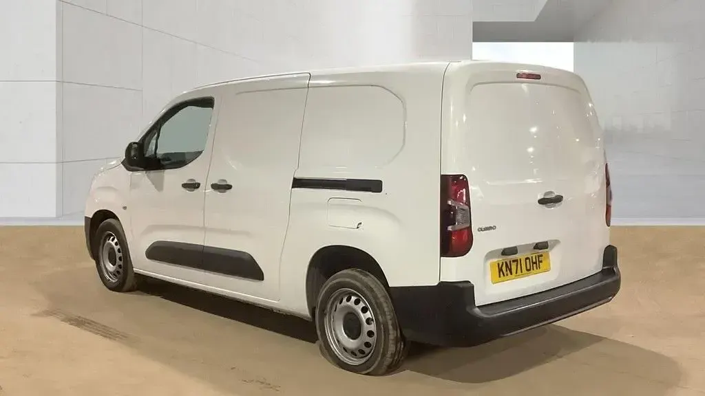 Used Vauxhall Combo 100 HP (73 kW) 2022 White MPV