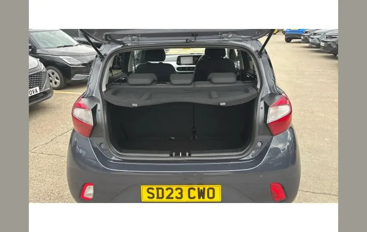Used Hyundai i10 Premium 67 HP (49 kW) 2023 Grey Hatchback