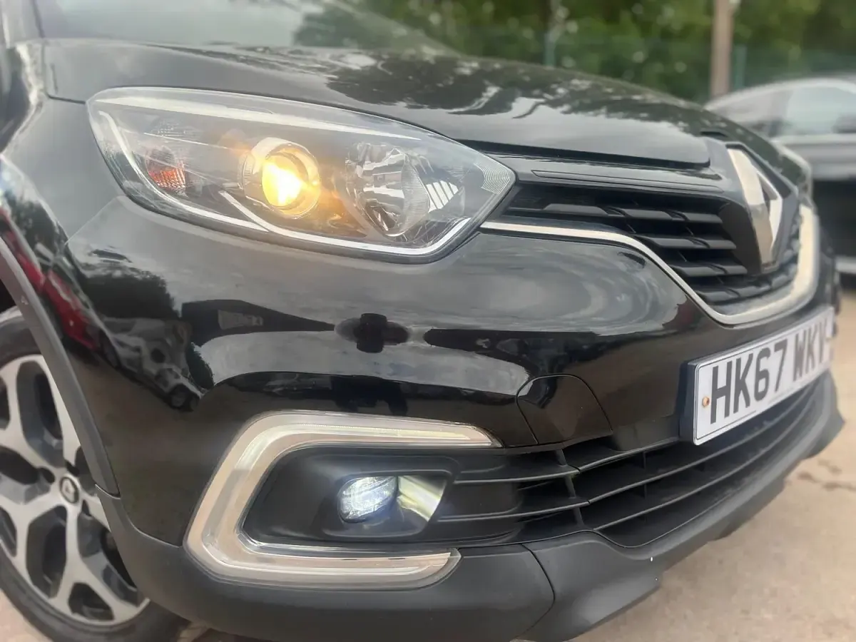 Used Renault Captur Dynamique 90 HP (66 kW) 2018 Black SUV