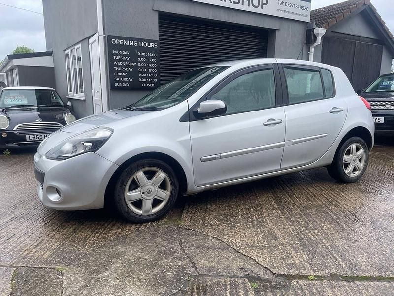 Silver Used 2011 Renault Clio II Expression Hatchback | £1,695 (Fair price) - Image 1/4
