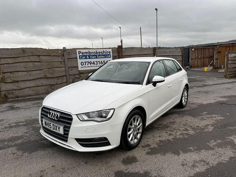 Used Audi A3 Sportback Design 125 HP (91 kW) 2015 White Hatchback