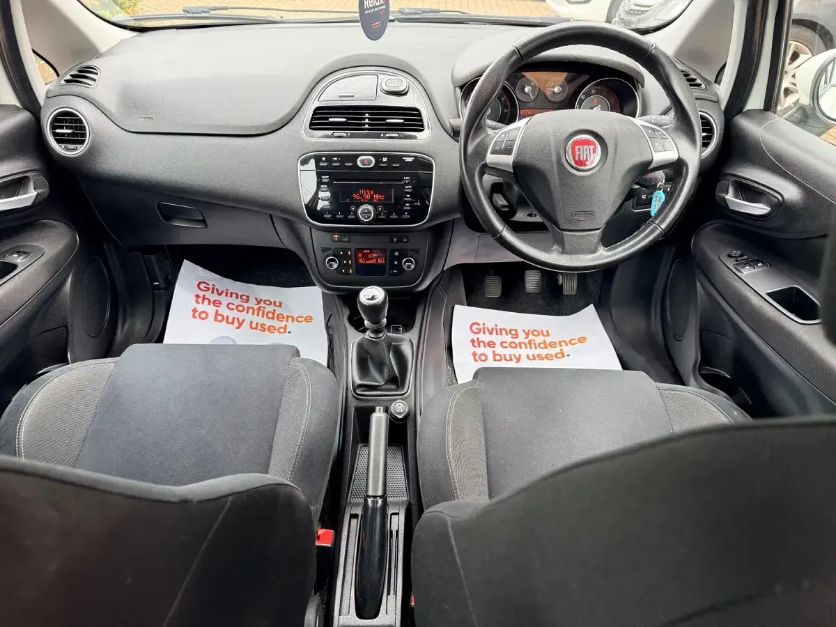 Used Fiat Punto Easy Plus 69 HP (50 kW) 2017 White Hatchback