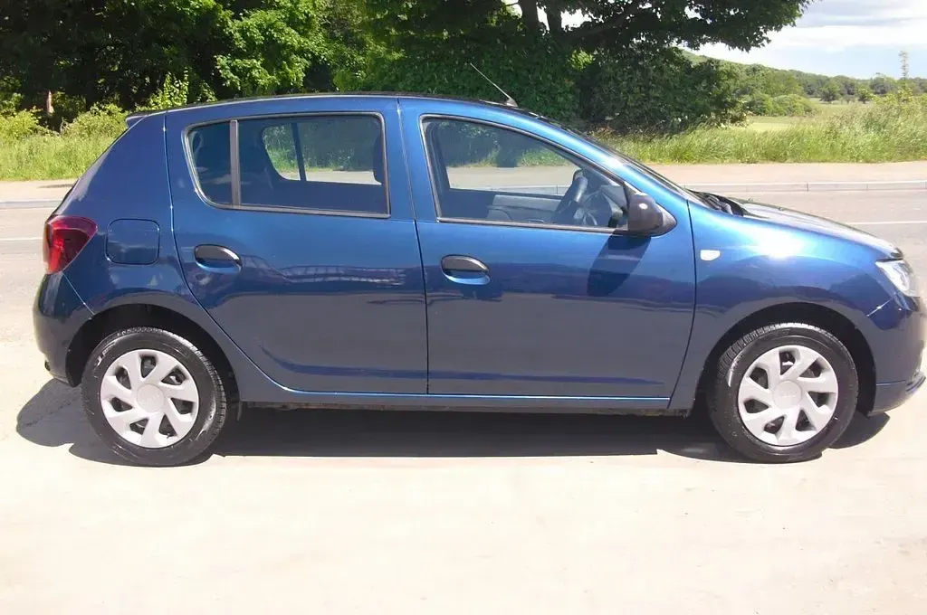 Used Dacia Sandero Essentiel 90 HP (66 kW) 2018 Blue Hatchback