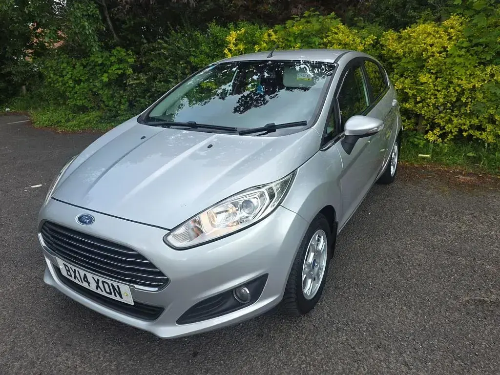 Used Ford Fiesta Zetec 95 HP (69 kW) 2014 Silver Hatchback