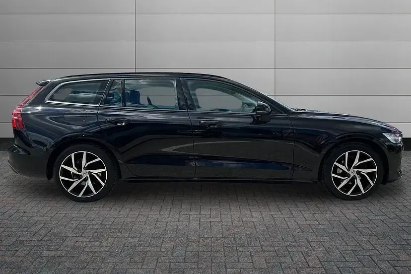 Used Volvo V60 Momentum 190 HP (139 kW) 2020 Black Estate