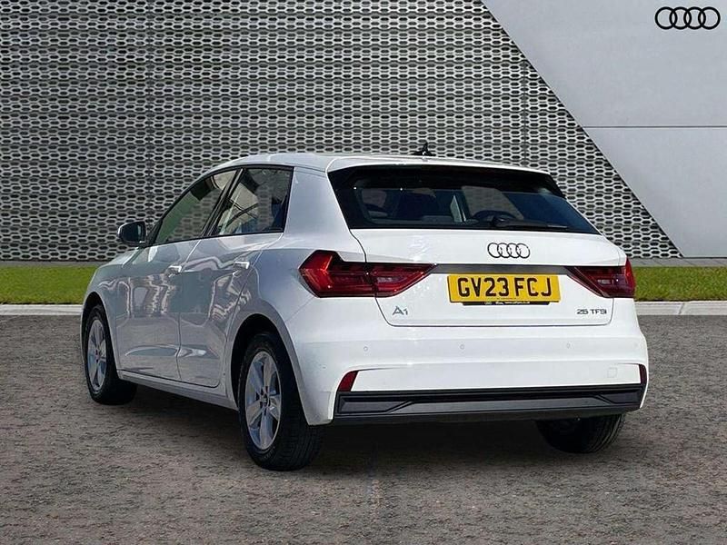 Used Audi A1 Design 94 HP (69 kW) 2023 White SUV