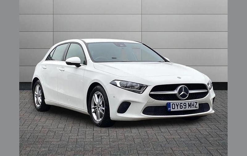 Used Mercedes A180 Executive 116 HP (85 kW) 2019 White Hatchback