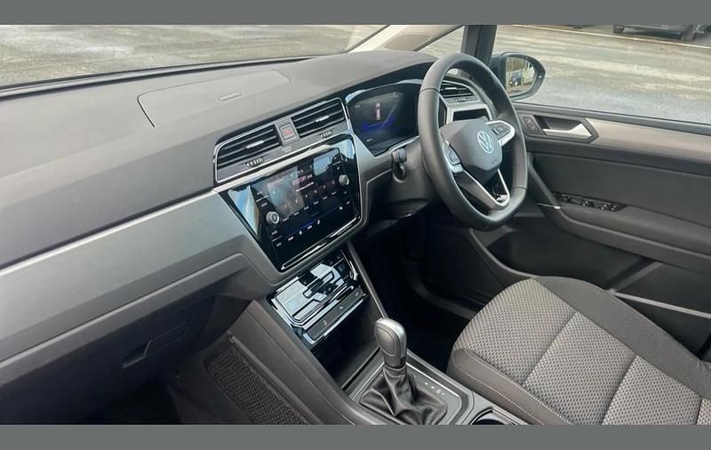 Usado VW Touran Match 150 HP (110 kW) 2025 Cinzento Monovolume